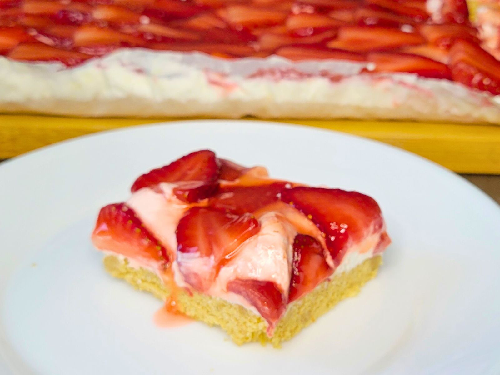 Fresh Strawberry Refrigerator Cake – My Grandma’s Recipe